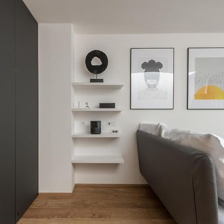 Ferienwohnung Fully Renovated Stylish Duplex In A Convenient Location Prag Exterior foto
